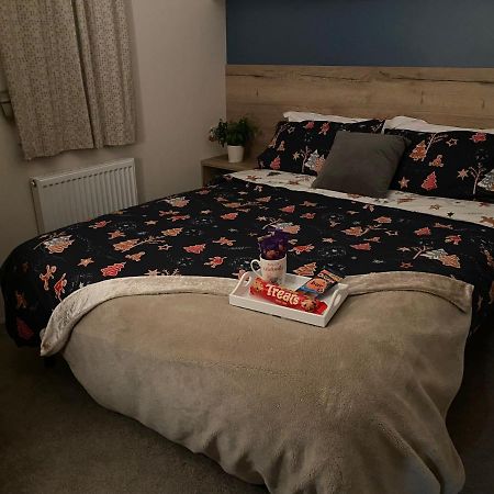 Juani Apartment Poole Bagian luar foto
