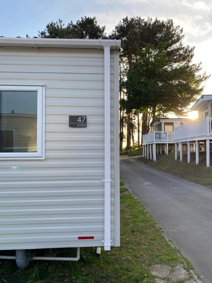 Juani Apartment Poole Bagian luar foto