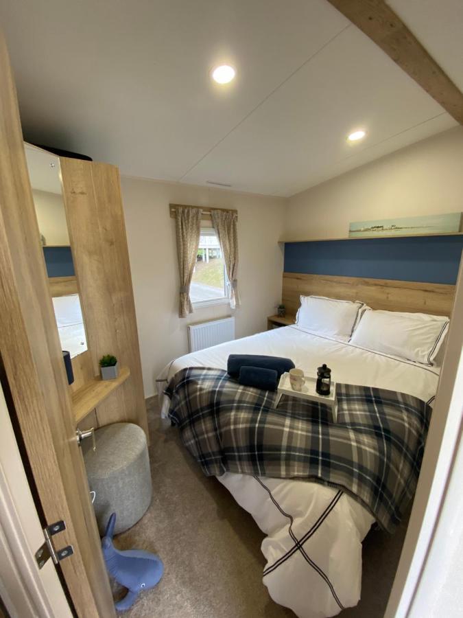 Juani Apartment Poole Bagian luar foto