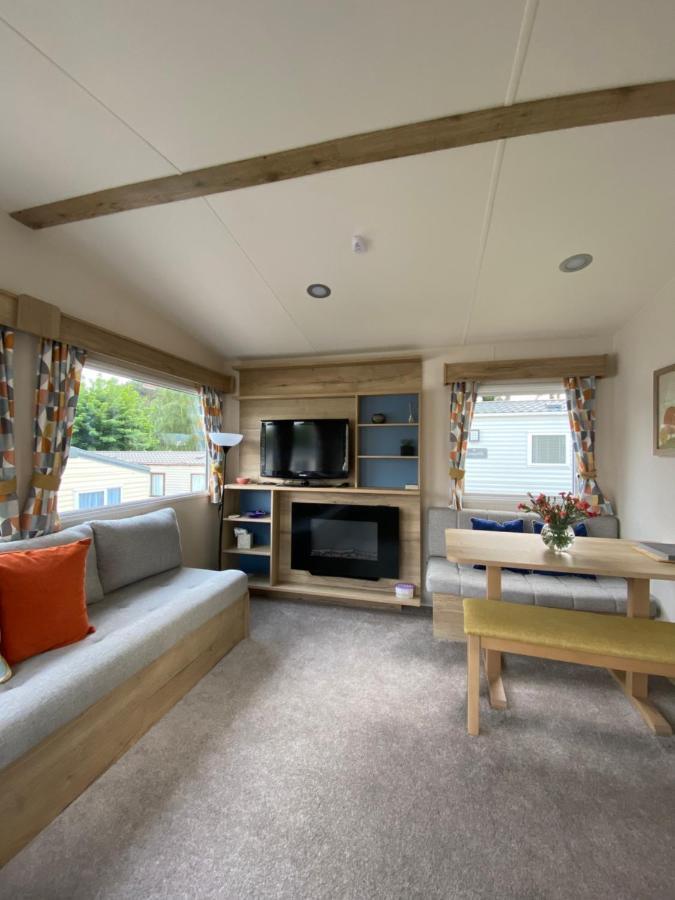 Juani Apartment Poole Bagian luar foto