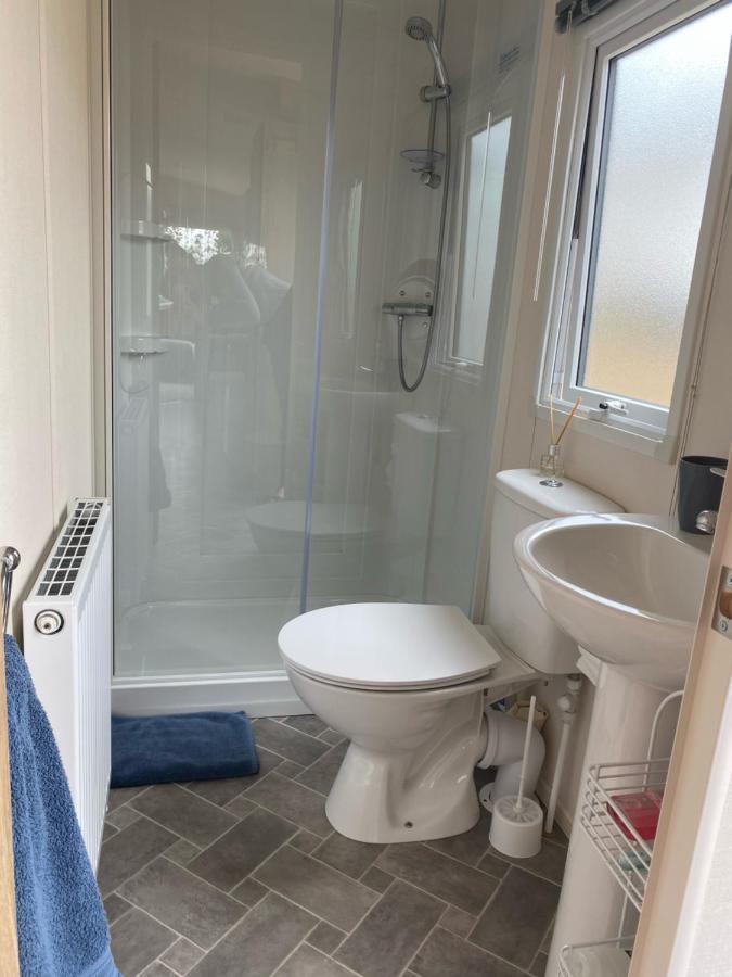 Juani Apartment Poole Bagian luar foto