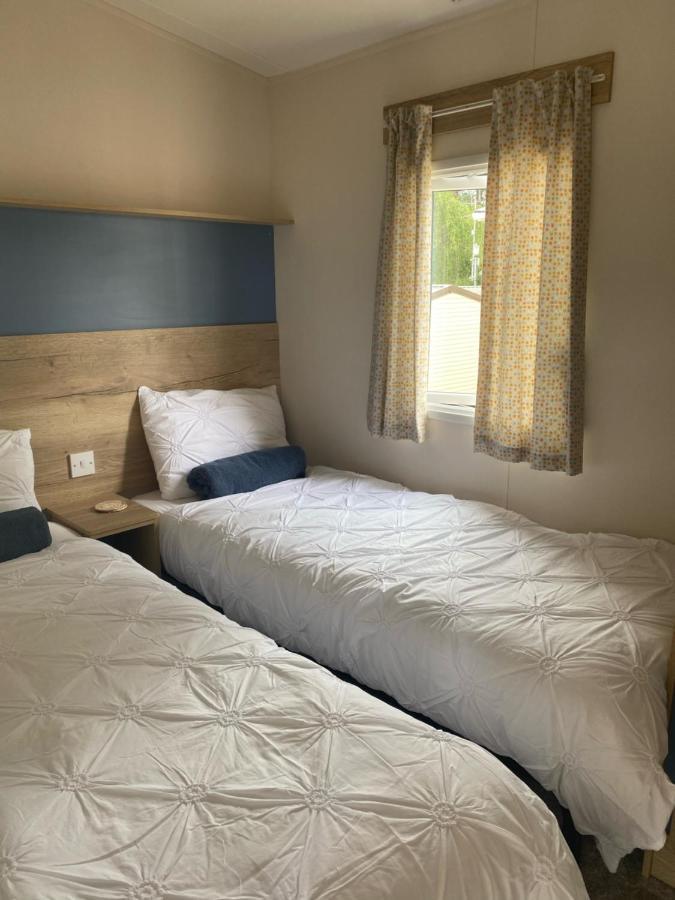 Juani Apartment Poole Bagian luar foto