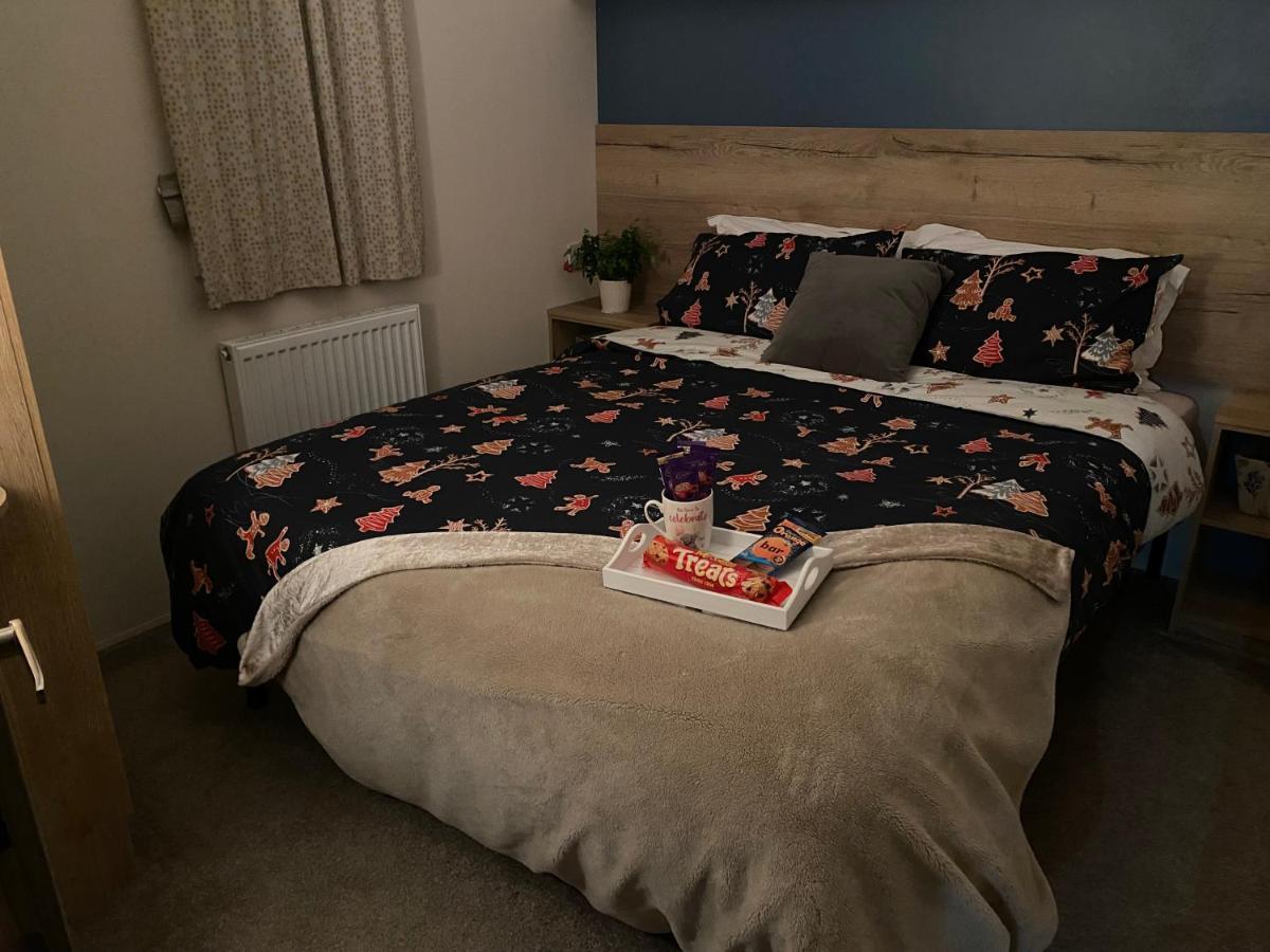 Juani Apartment Poole Bagian luar foto
